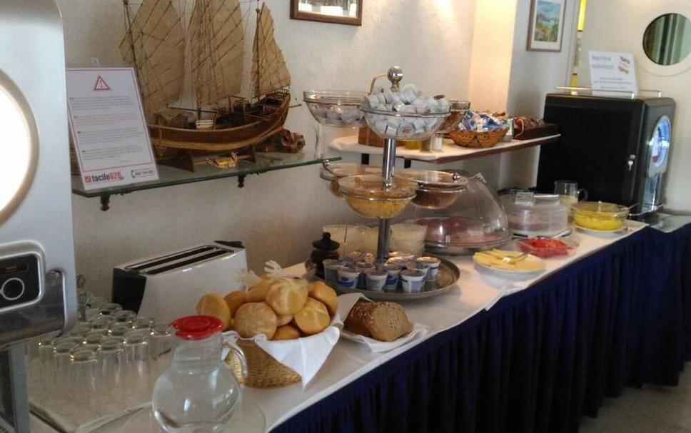 Buffet Photo