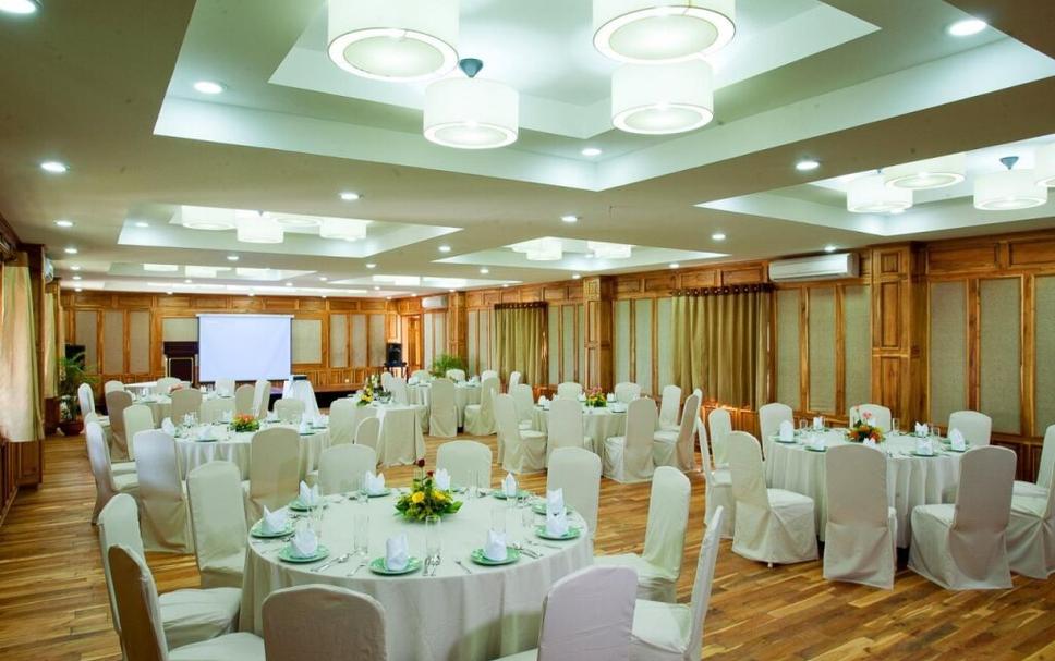 Banquet hall Photo