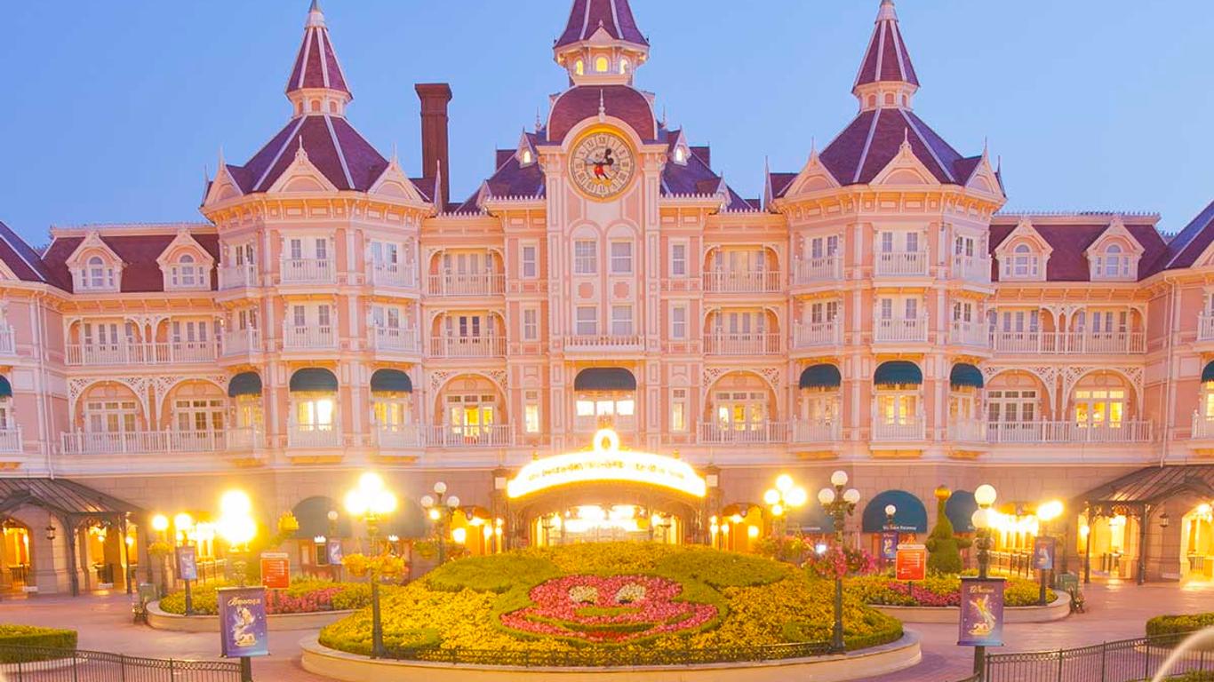 Disneyland Hotel